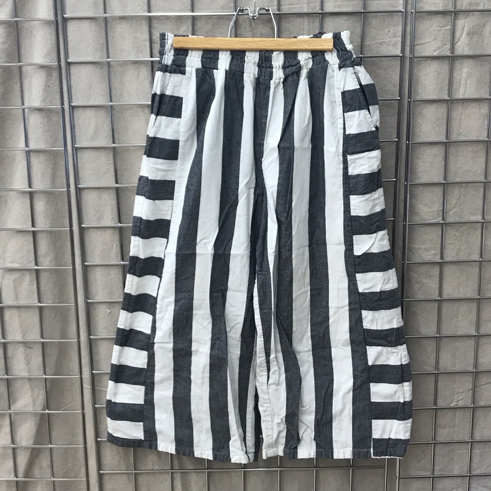 Striped Ankle Cropped Wide-Leg Pants - Black & White